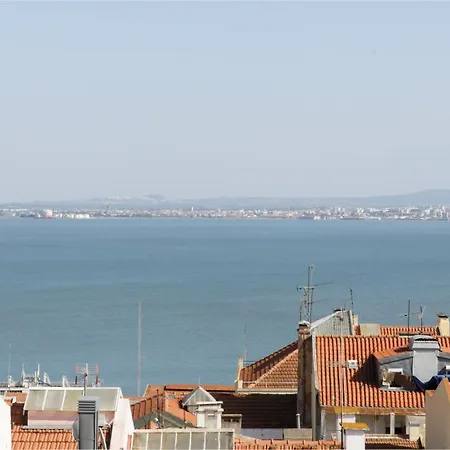 아파트 Bright 2br W/ Tagus View | By Airnest