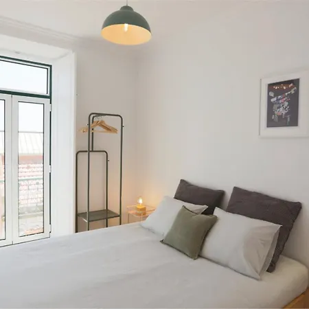Bright 2br W/ Tagus View | By Airnest Lizbona