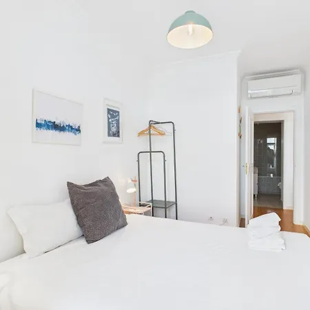 Bright 2br W/ Tagus View | By Airnest * 리스본